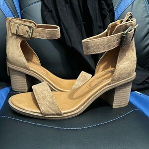 Zodiac brand heels size 9